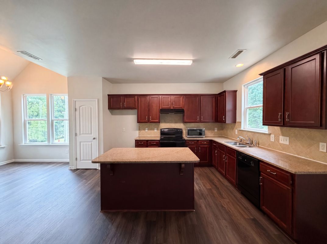 Property photo 2 of 612 Turmeric Ln