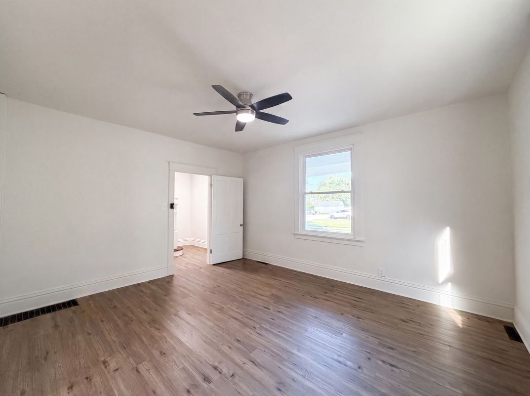 Property photo 3 of 415 N 4th St