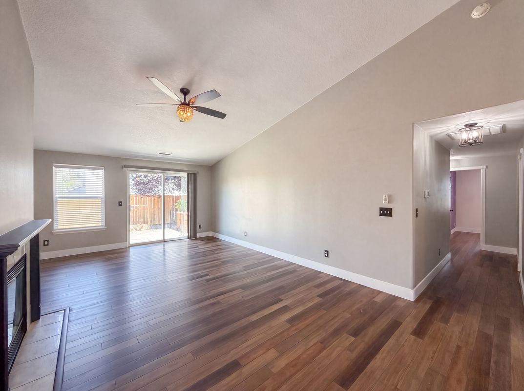 Property photo 3 of 140 W 13th St
