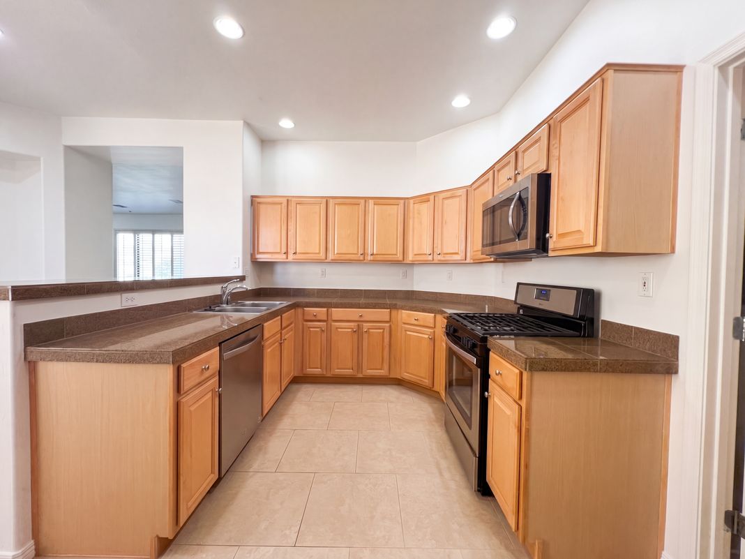 Property photo 2 of 19550 N Grayhawk Dr Unit 2028