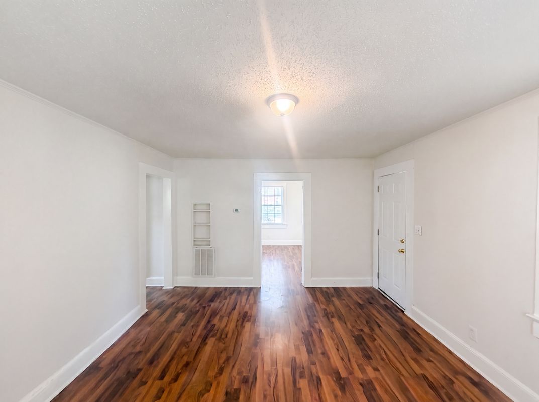 Property photo 3 of 920 Elm St