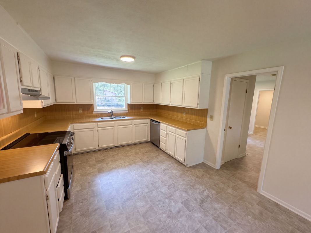 Property photo 2 of 3089 Linecrest Rd