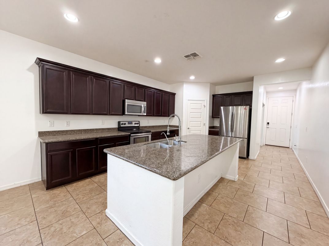 Photo 8 of 23 of 112 E Bernie Ln, Gilbert, AZ