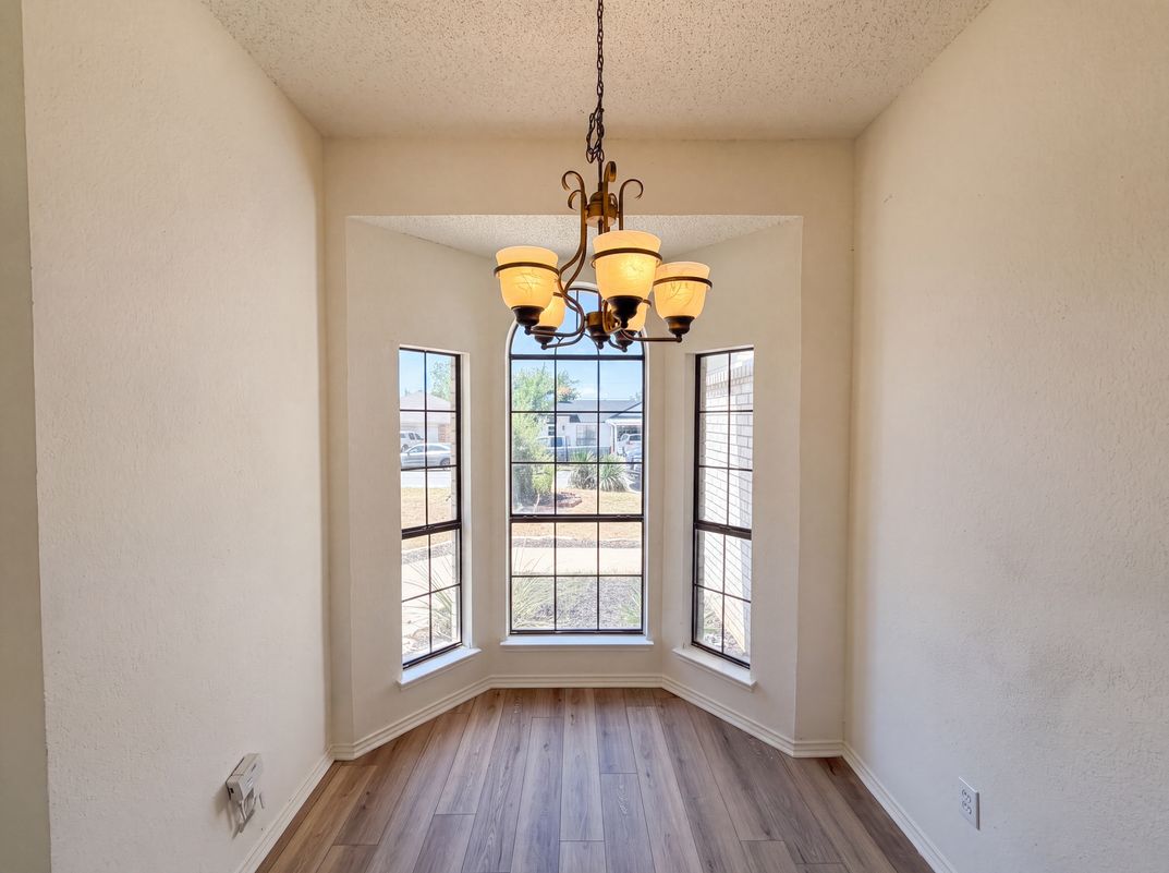 Photo 6 of 19 of 6612 Lakeside Dr, Lake Worth, TX