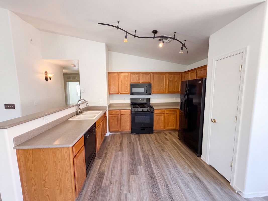 Property photo 2 of 7184 S Oakbank Dr