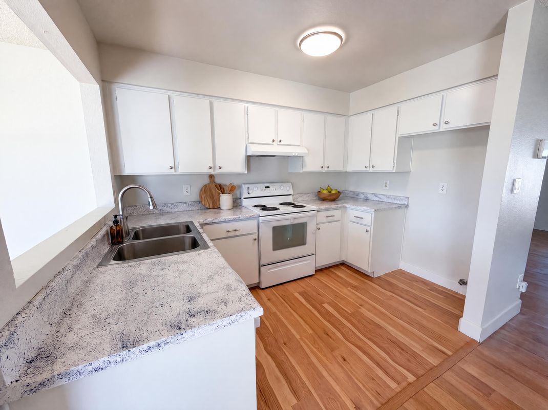 Property photo 2 of 1711 W Peralta Ave