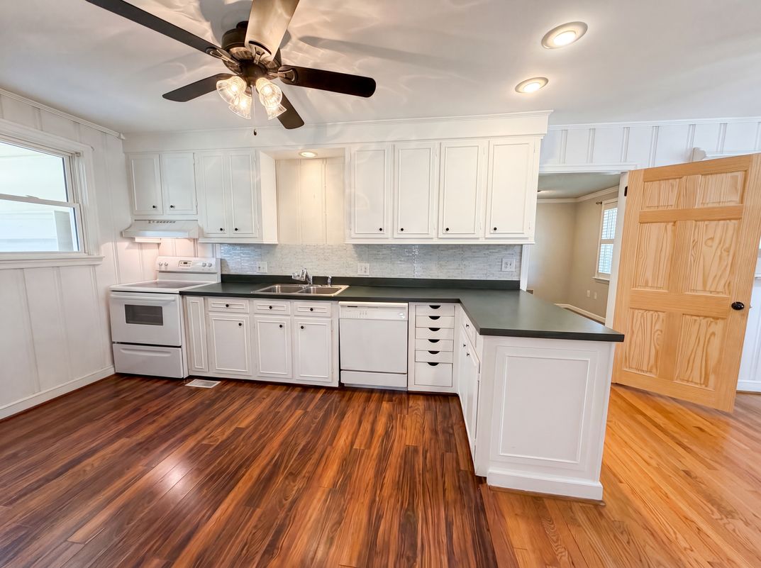 Property photo 2 of 3006 Hilldale Rd