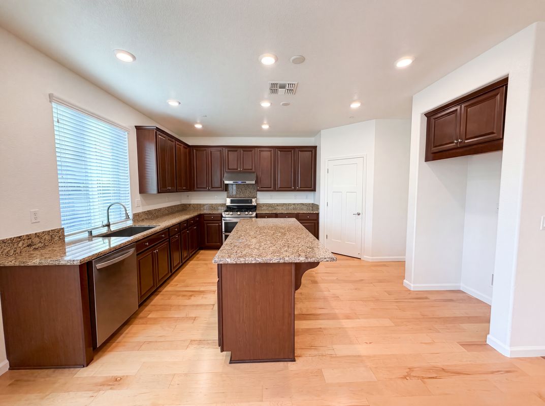 Property photo 2 of 5022 Birch Valley Way