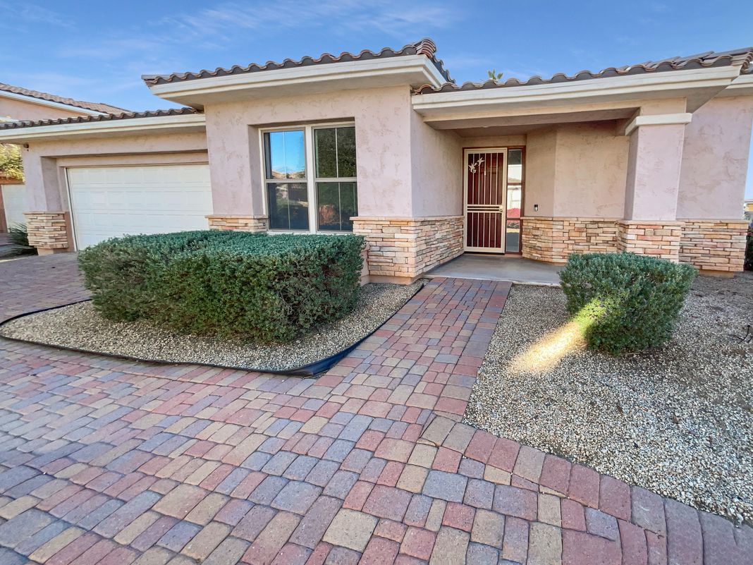 Property photo 1 of 13613 W Cypress St