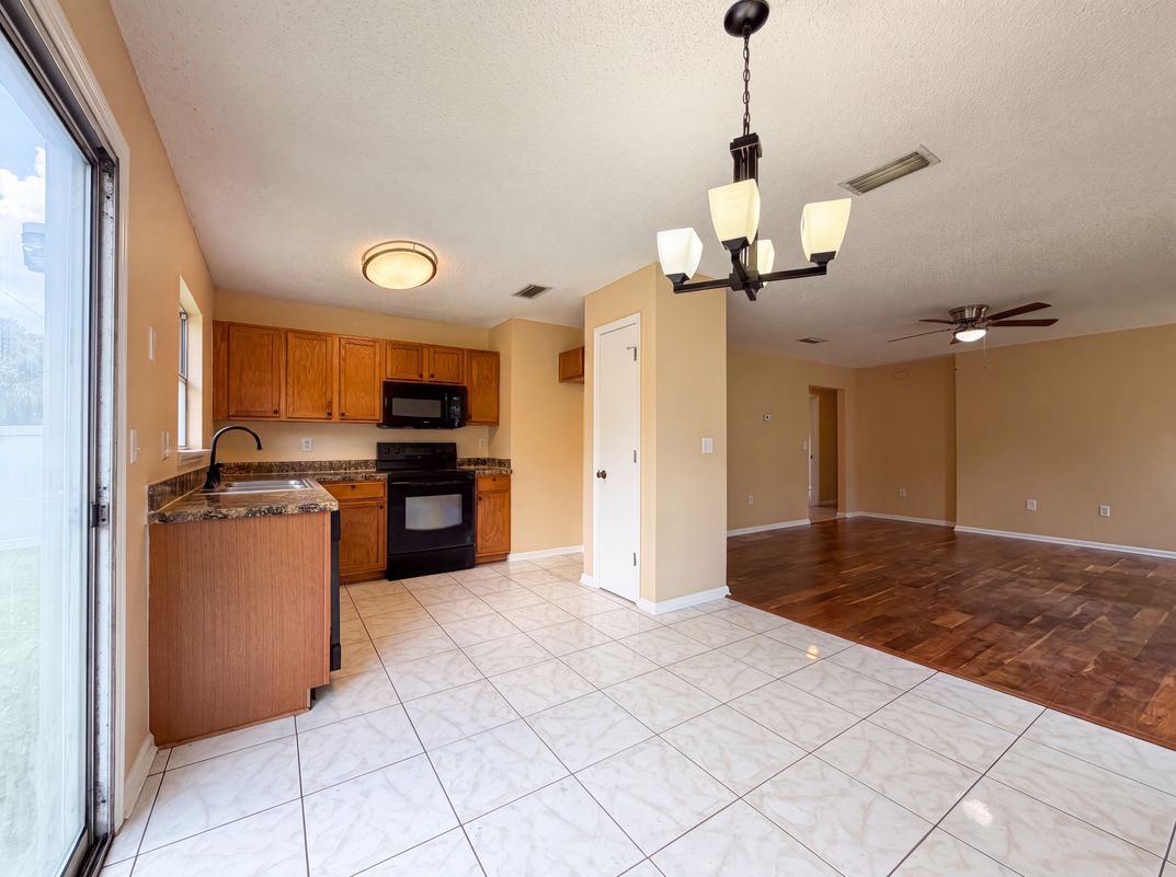 Property photo 2 of 7923 Cherry Blossom Dr N