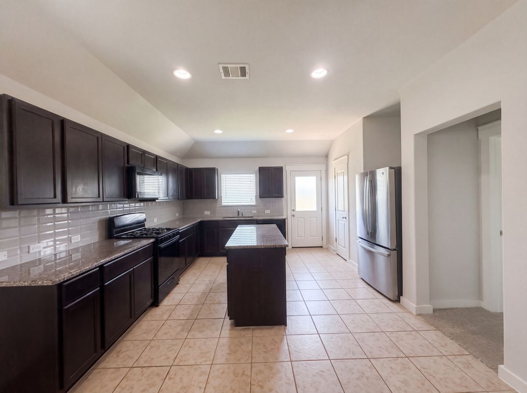 Property photo 2 of 5909 Urbano Bnd