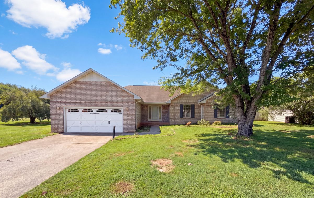Property photo 1 of 758 Meadow Ridge Rd