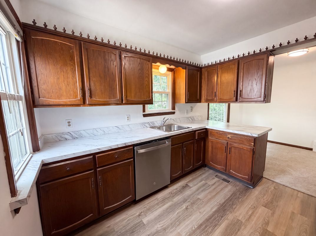 Property photo 2 of 971 Learidge Rd
