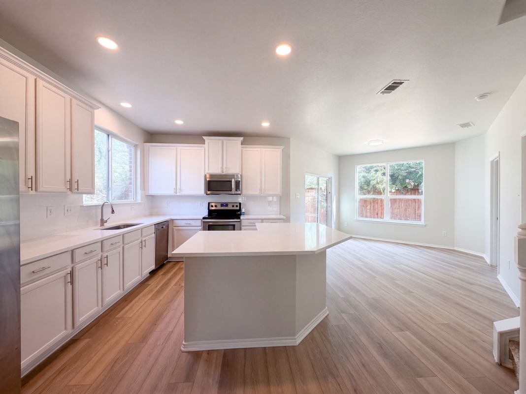 Property photo 2 of 3933 Grizzly Hills Cir