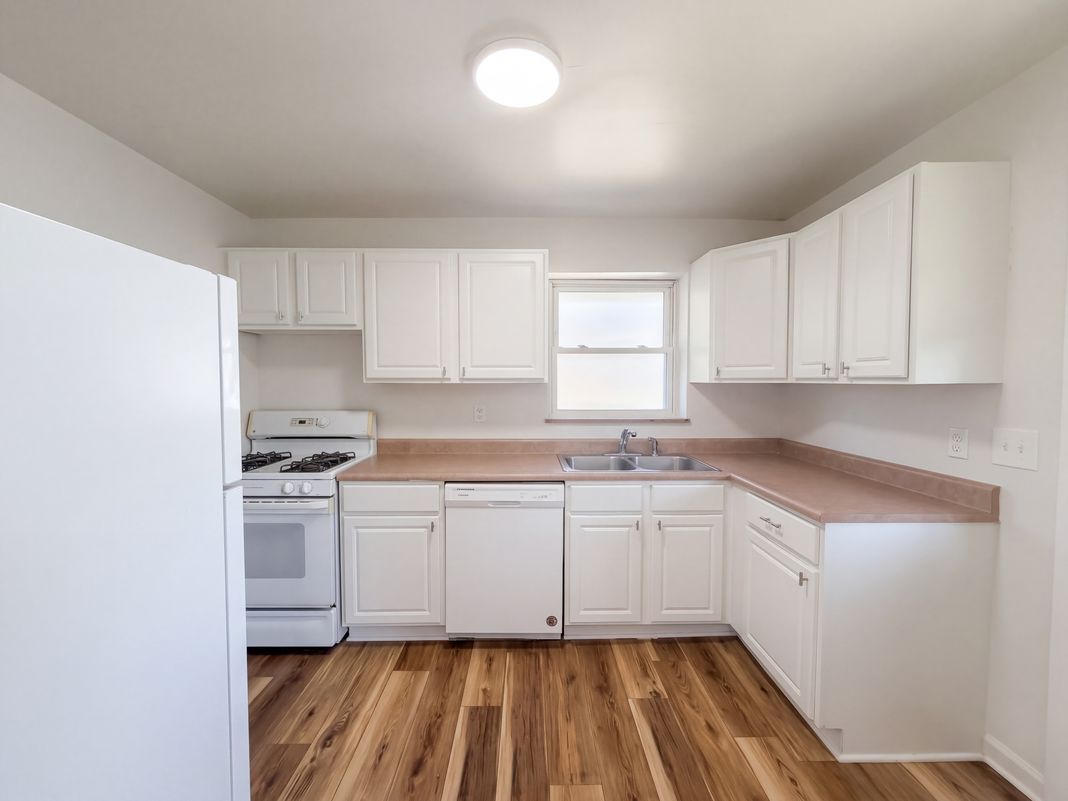 Property photo 2 of 8266 Lyness Dr