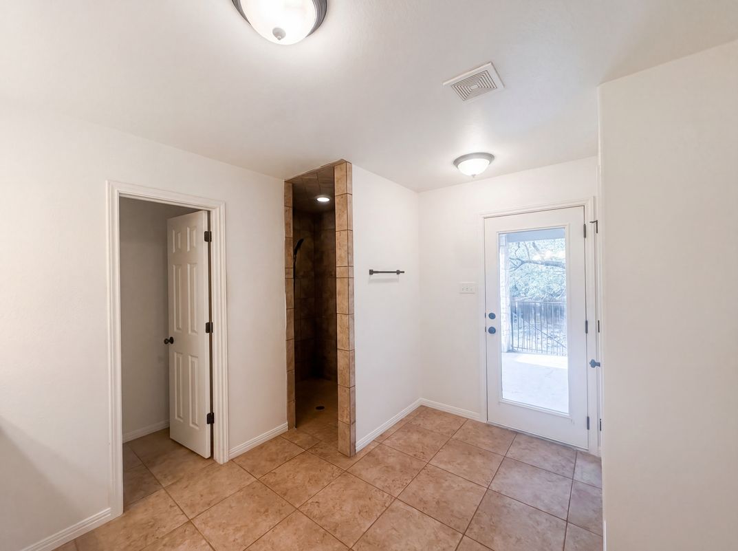Photo 4 of 25 of 12 Birchwood Cir, Wimberley, TX