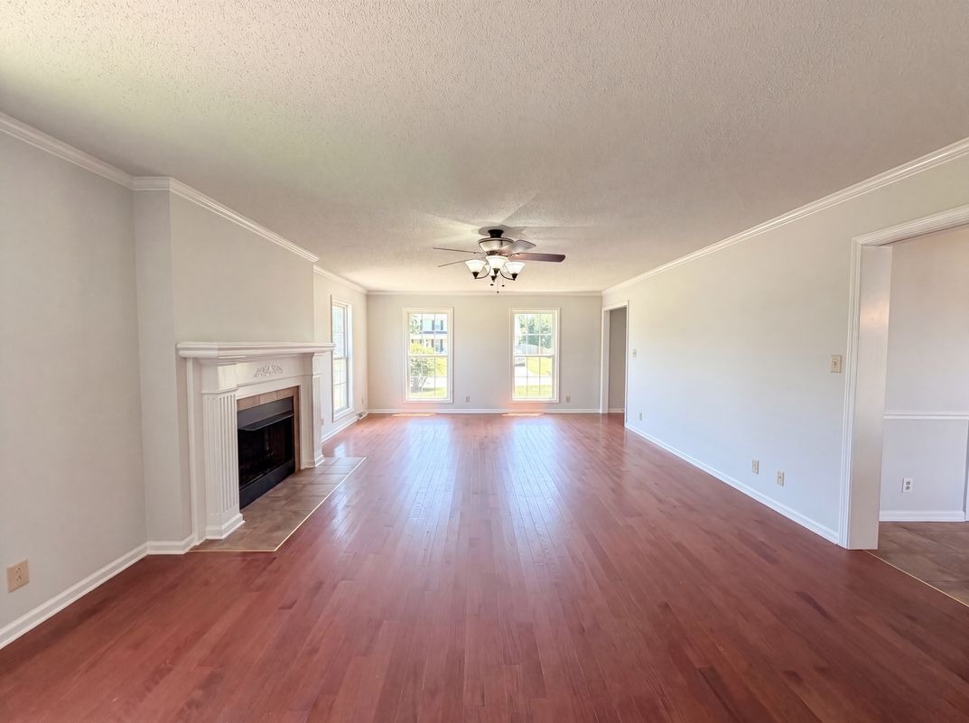 Property photo 3 of 1117 Thornberry Dr