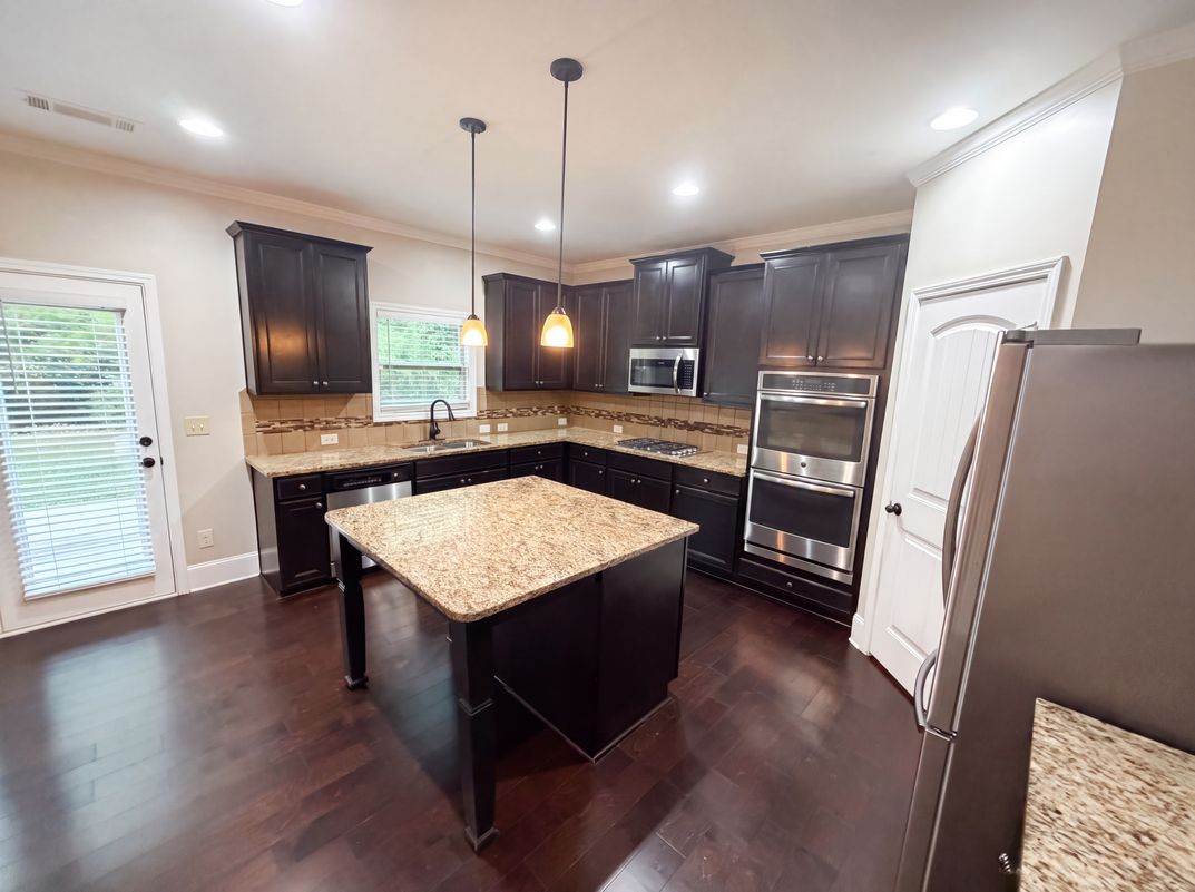 Property photo 2 of 2772 Bluestone Dr SW