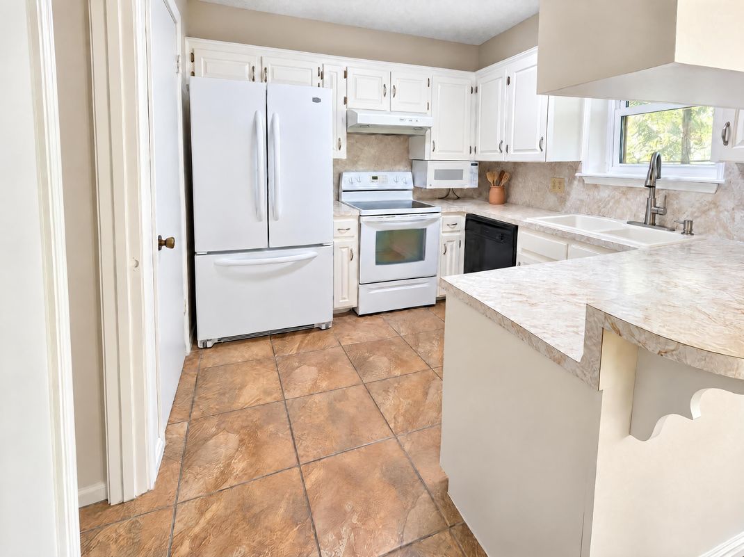 Property photo 2 of 2328 Whitney Dr