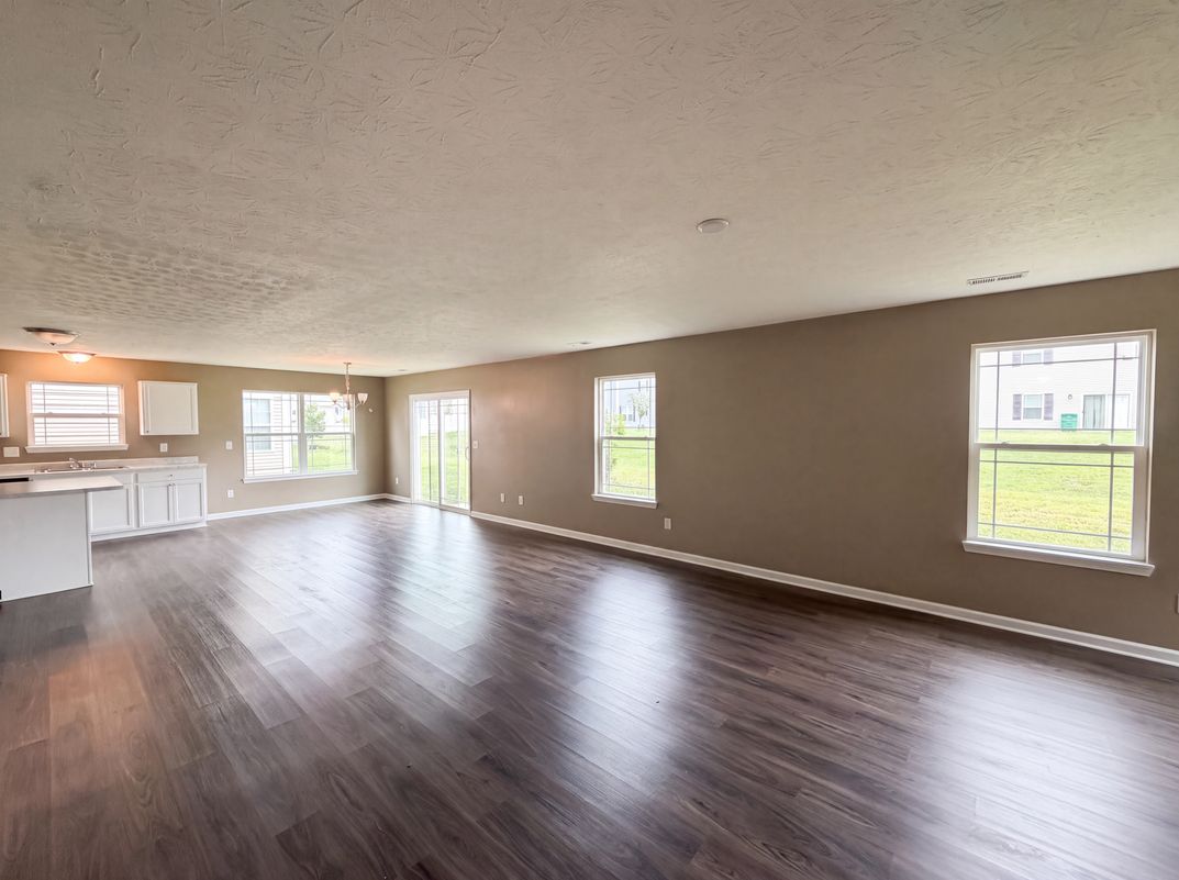 Property photo 3 of 8196 Alyssum Dr