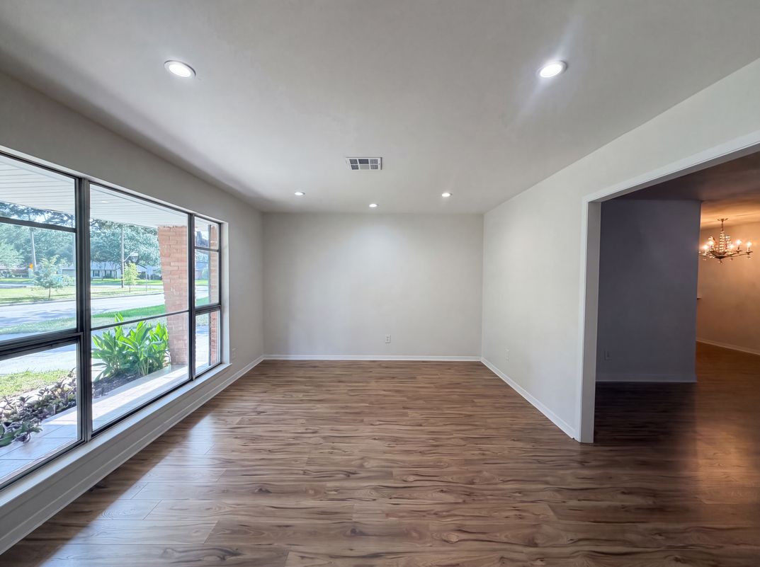 Property photo 3 of 9538 Skyline Dr