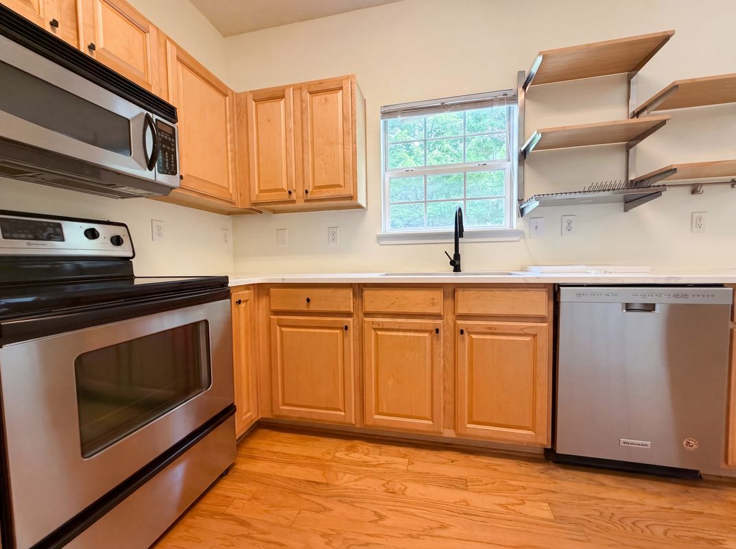 Property photo 2 of 2350 Heritage Park Cir NW