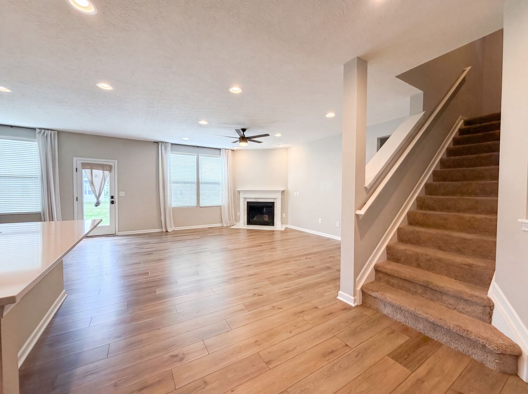 Property photo 3 of 749 Peacock Dr