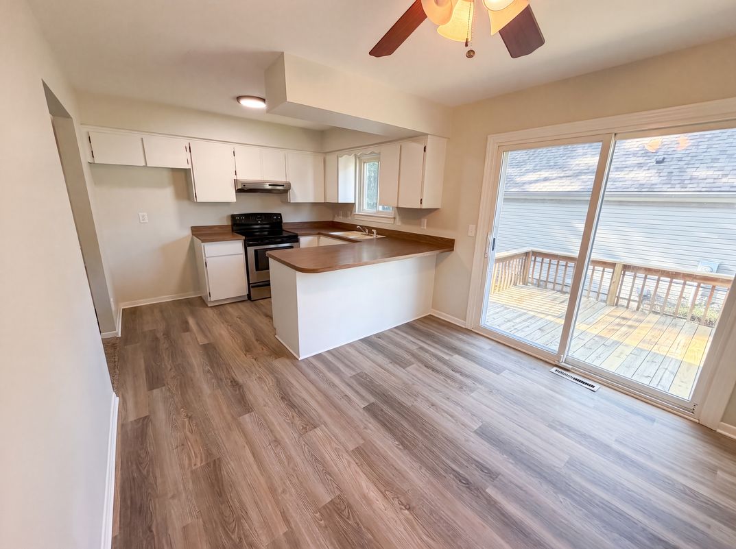Property photo 2 of 4920 Cass Elizabeth Rd