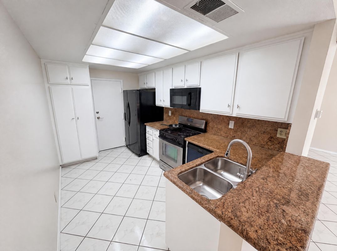 Property photo 2 of 22432 S Vermont Ave Unit 2