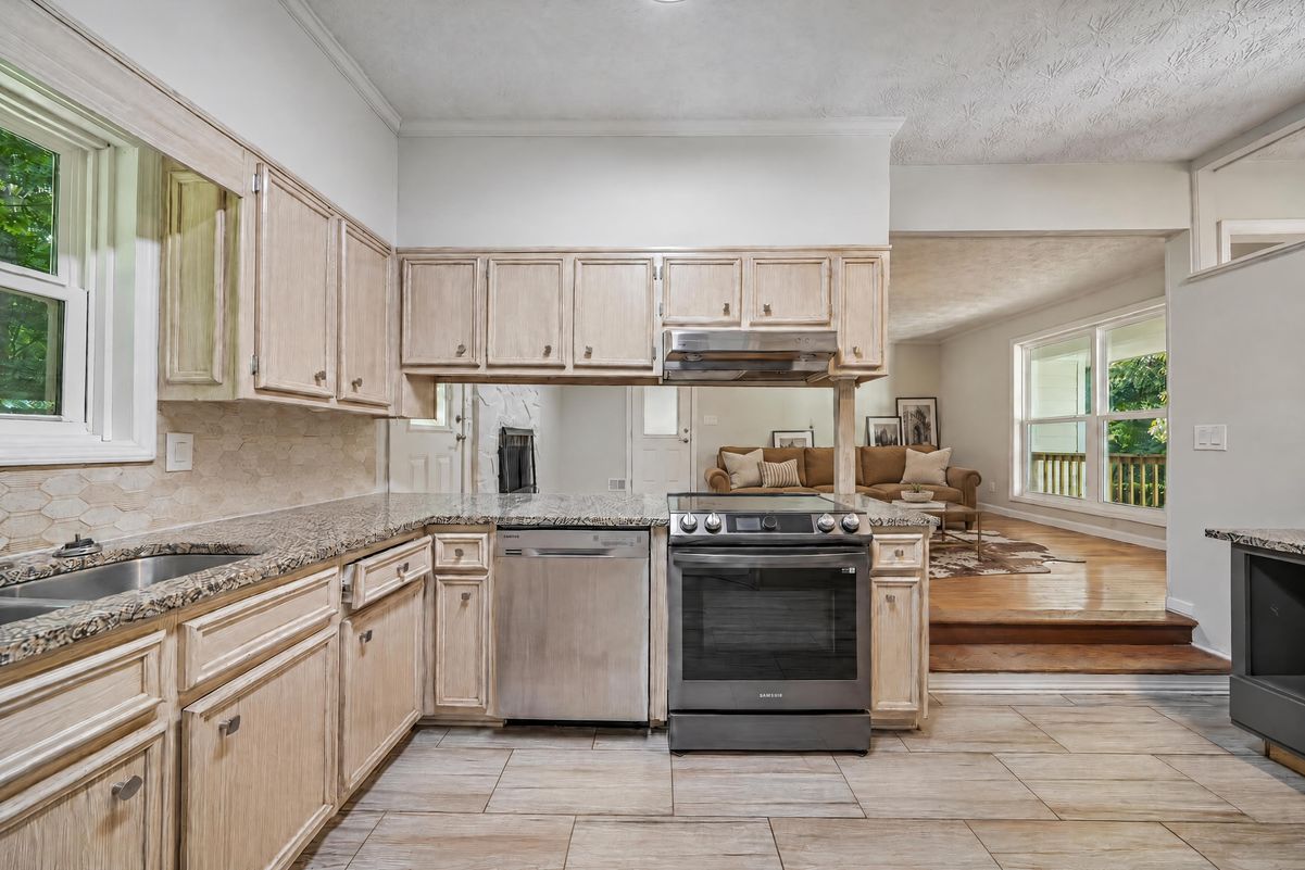 Property photo 2 of 721 Belmont Rdg