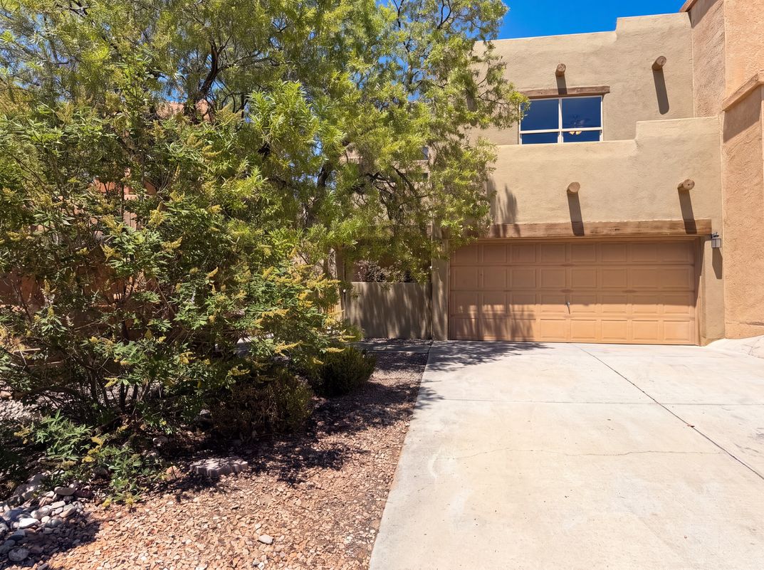 Property photo 1 of 1928 Cortina Loop SE