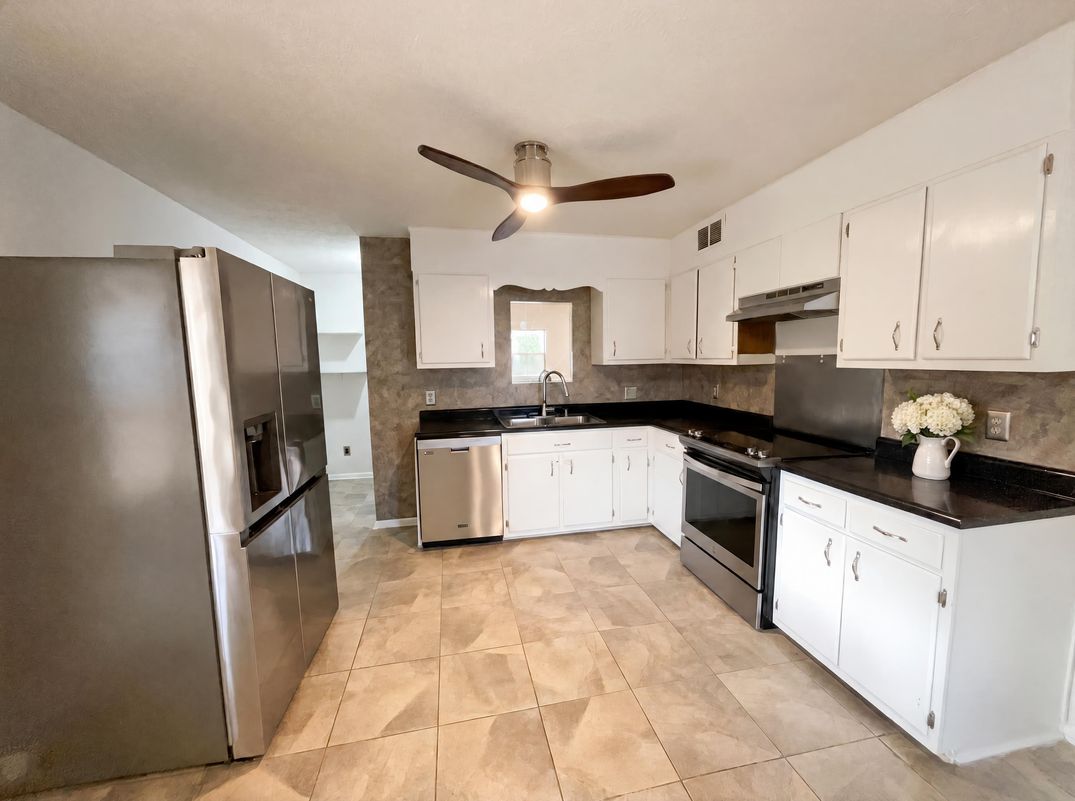 Property photo 2 of 1004 Vesper Ln
