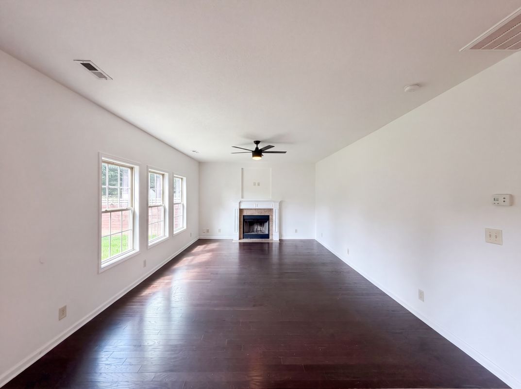 Property photo 3 of 791 W Glenview Dr