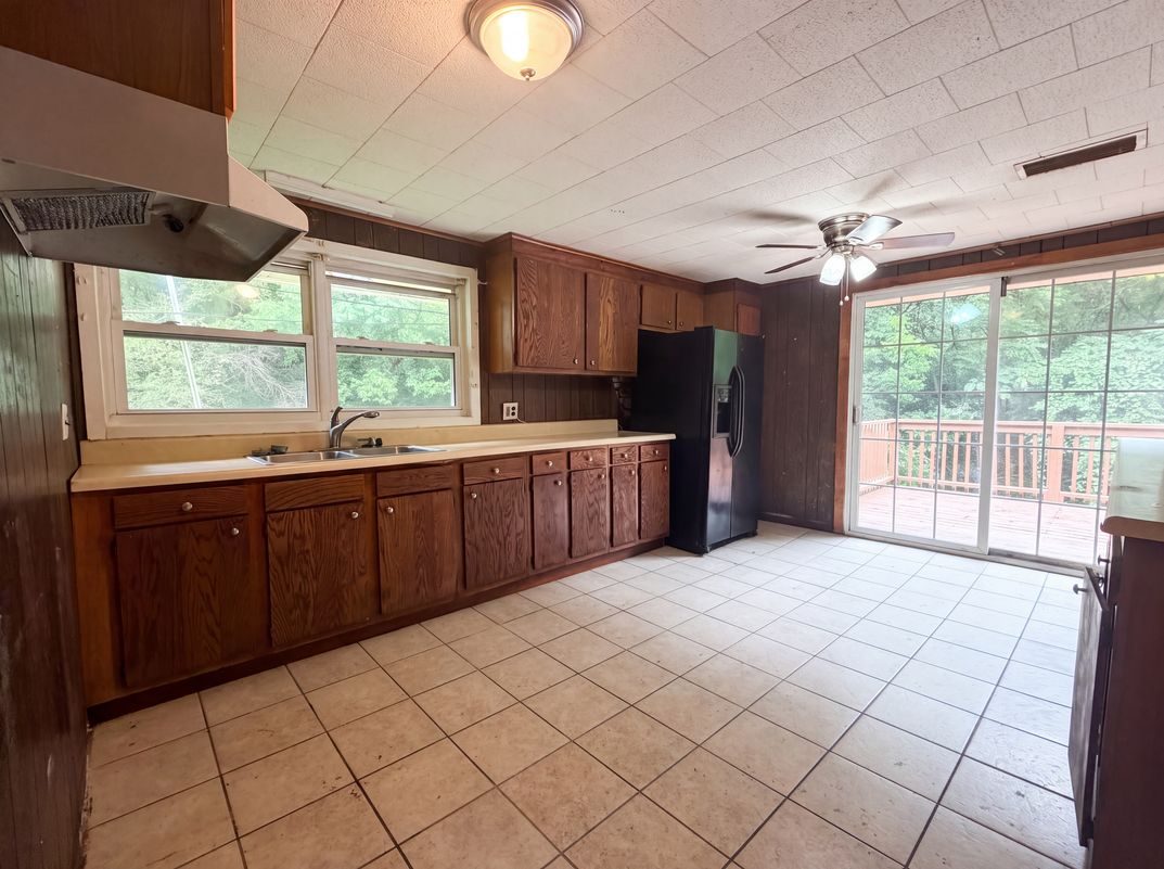 Property photo 2 of 3609 Poplar Ln