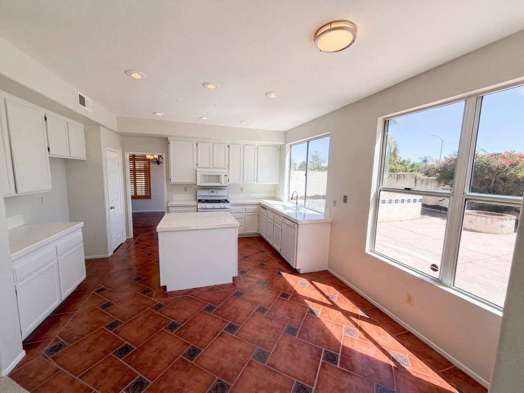 Property photo 3 of 8932 Mesa Oak Dr
