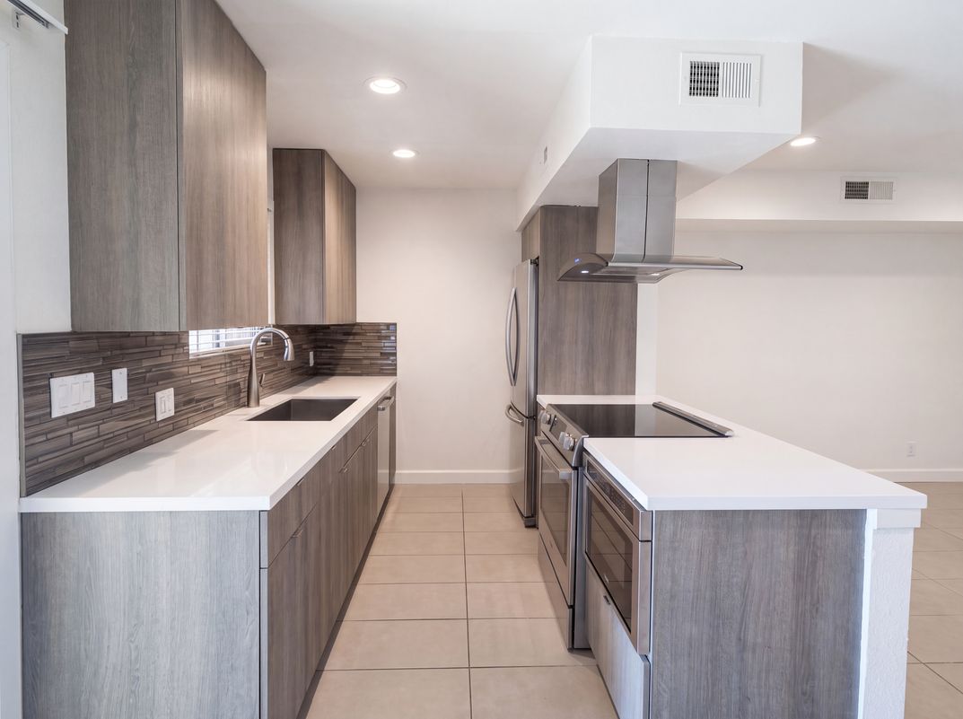 Property photo 2 of 5300 E Waverly Dr Apt H6