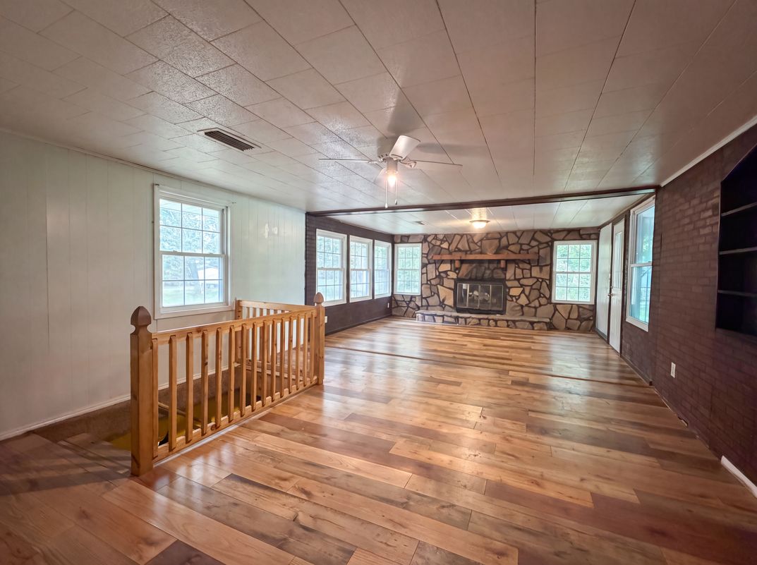 Property photo 3 of 3609 Poplar Ln