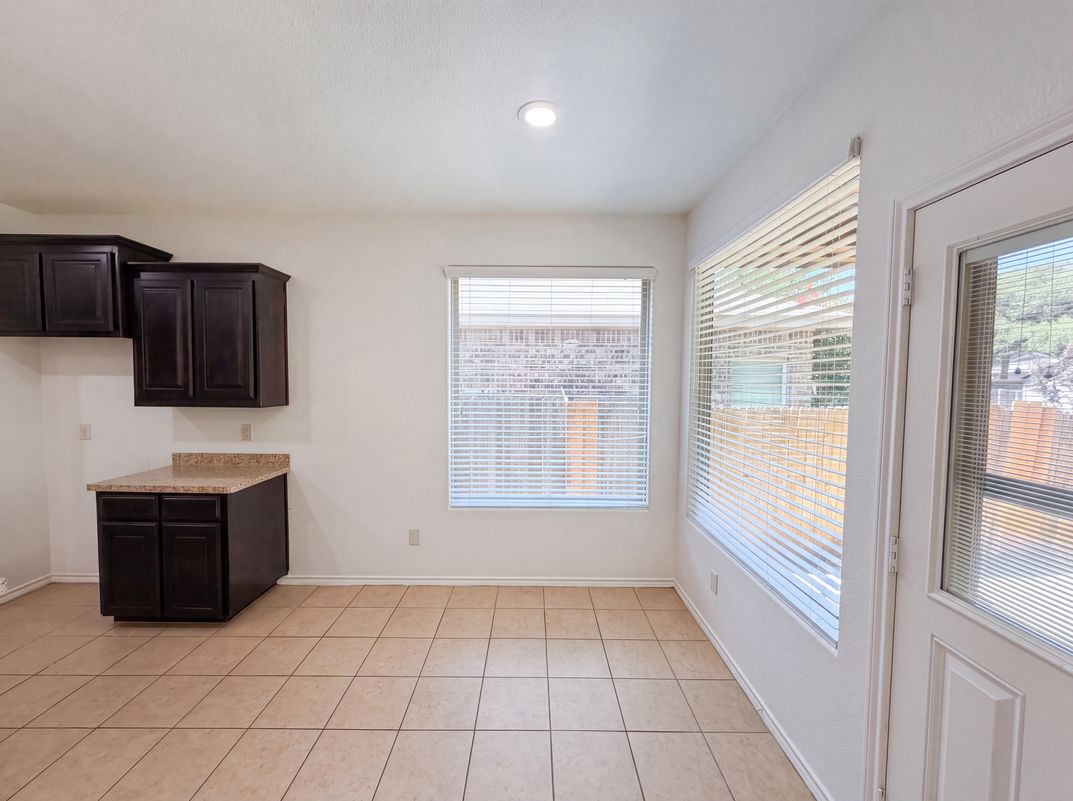 Photo 6 of 20 of 1108 Edgewater Dr, Azle, TX