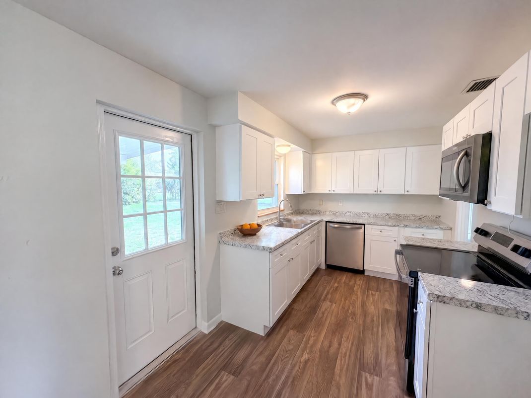 Property photo 2 of 411 W Seminole Ave
