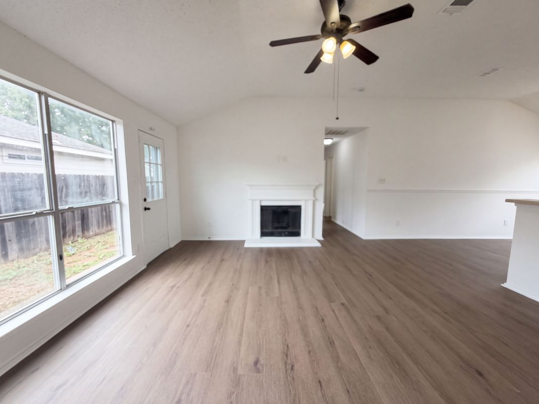 Property photo 3 of 1033 Olivewood Ln