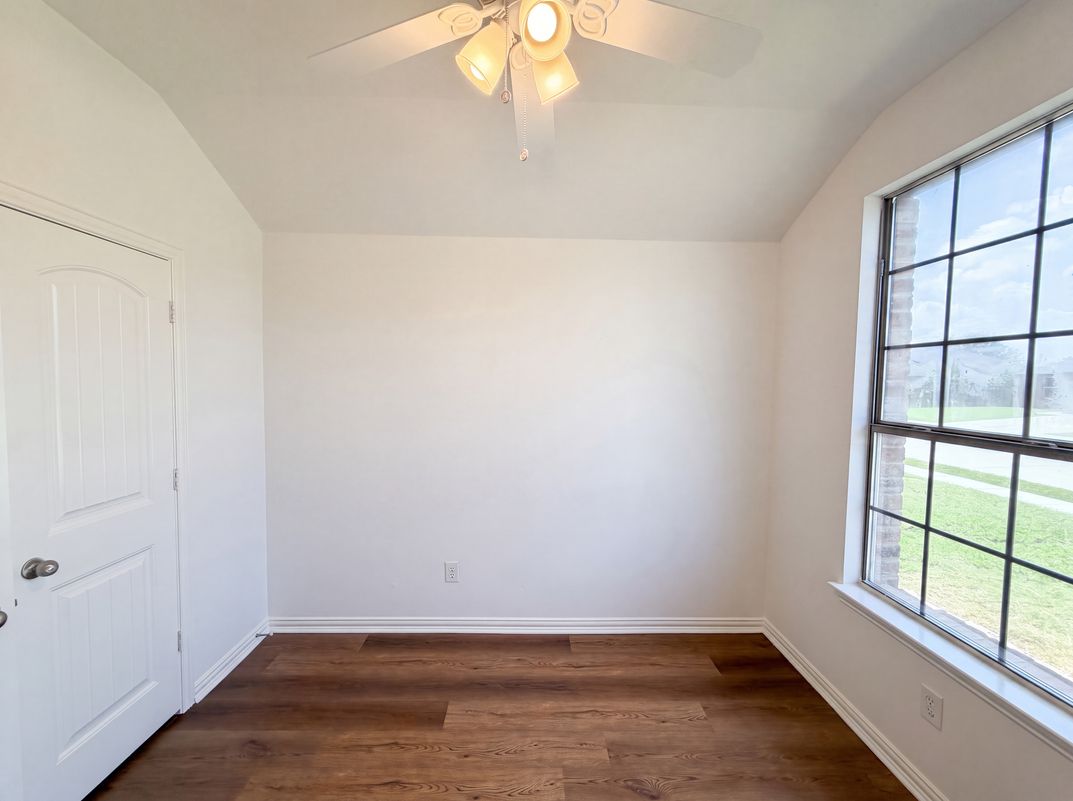 Photo 7 of 17 of 143 Pintail Ln, Sanger, TX