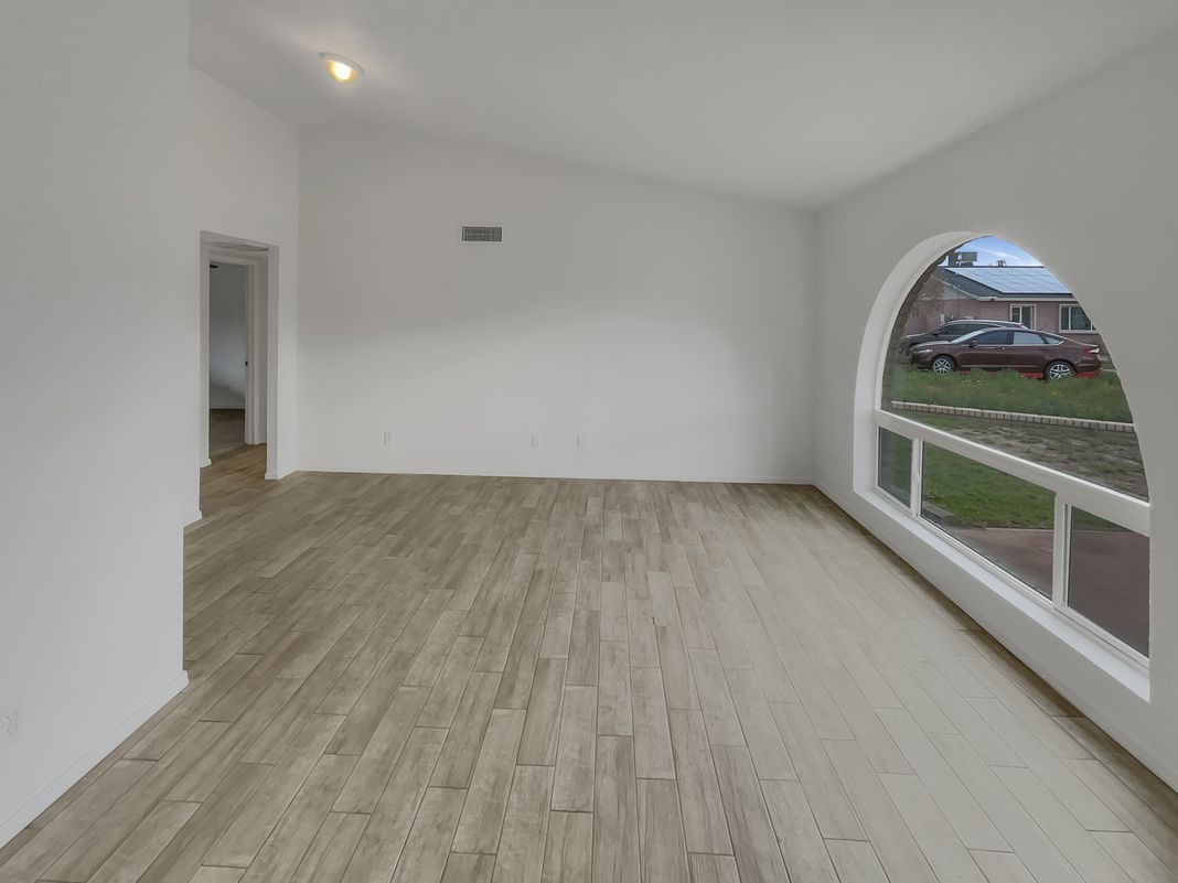 Property photo 3 of 13628 N 40th Dr