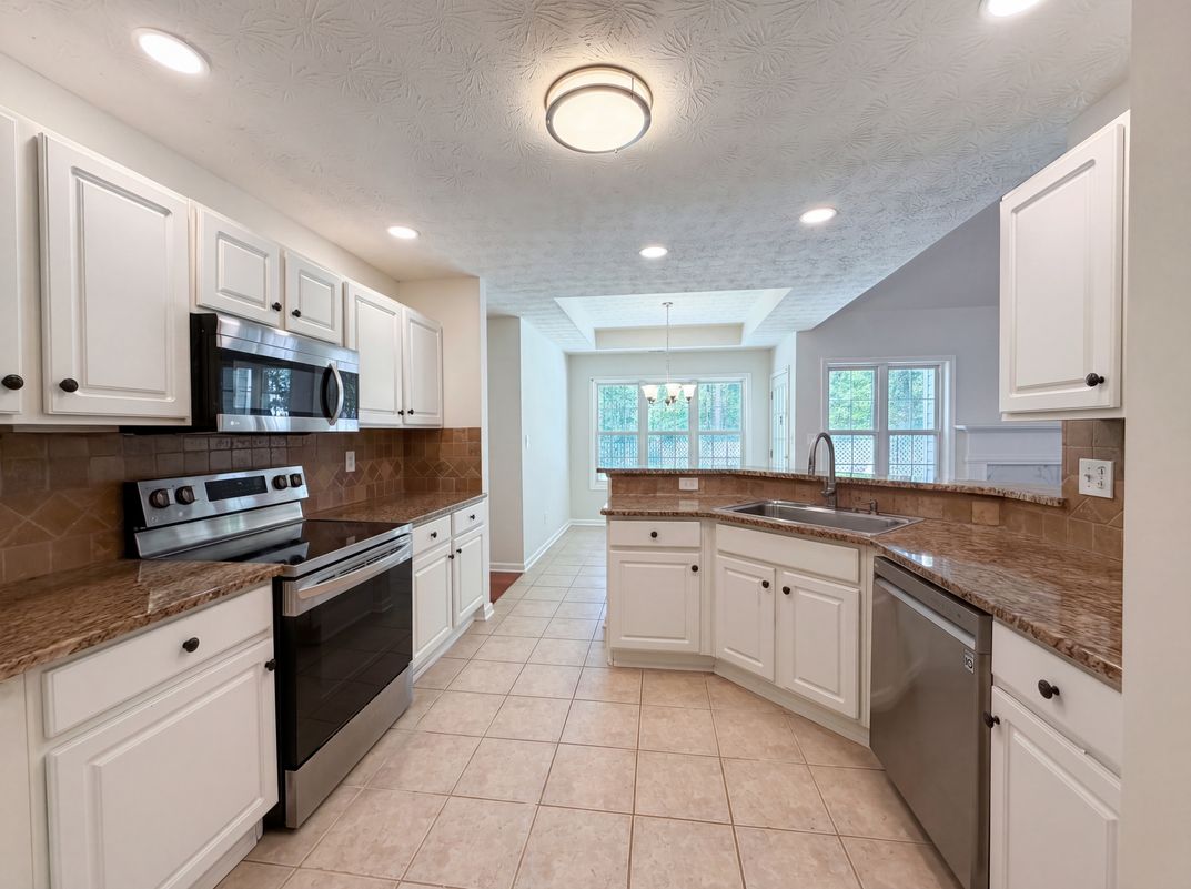 Property photo 2 of 335 Hunters Gln