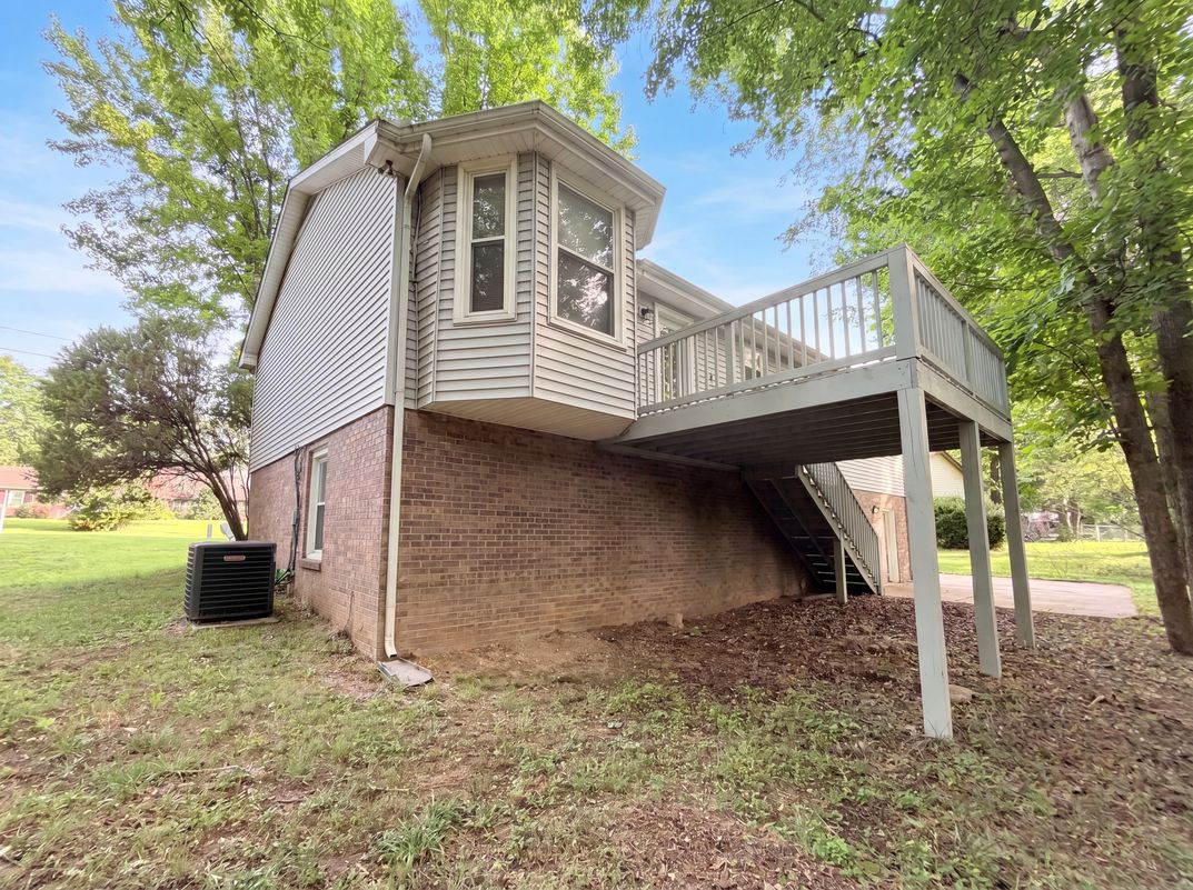 Photo 5 of 20 of 166 Kirby Dr, Clarksville, TN