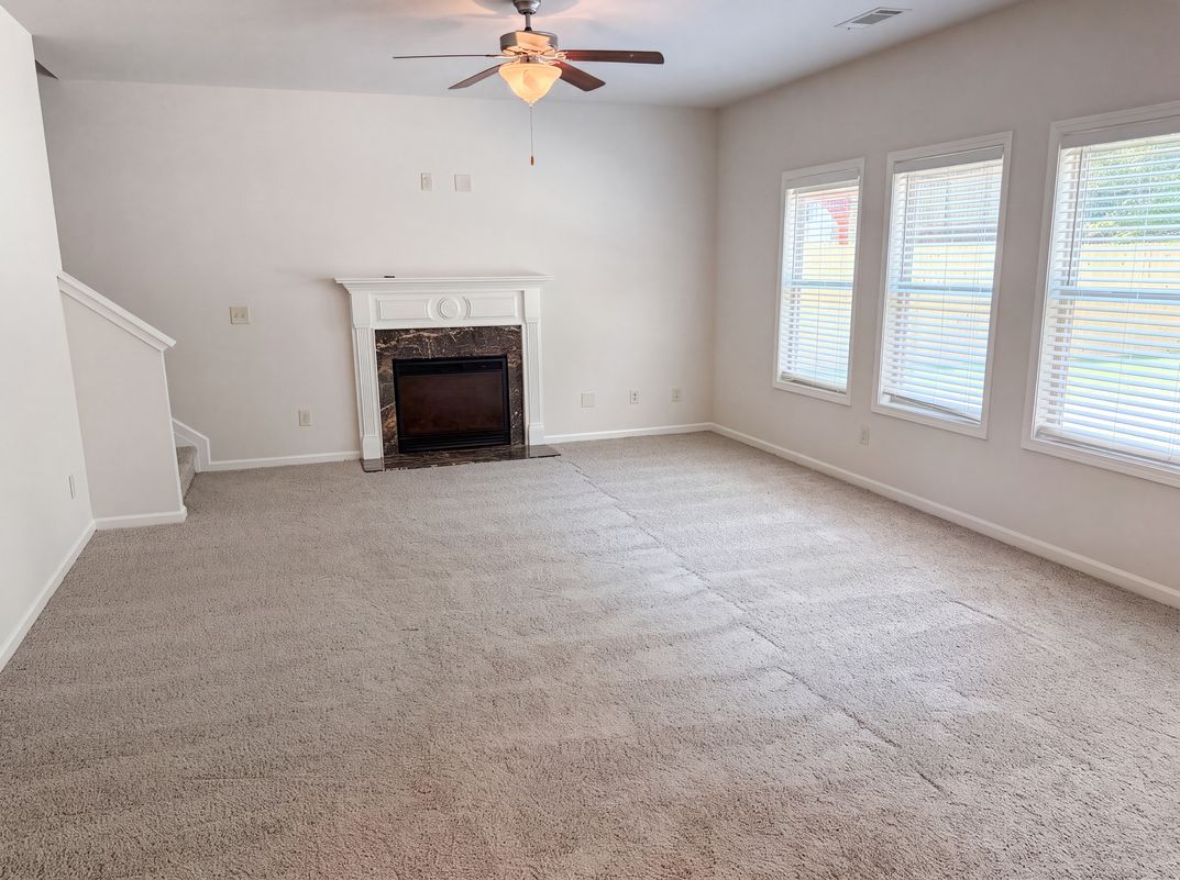 Property photo 3 of 821 Walnut Woods Dr