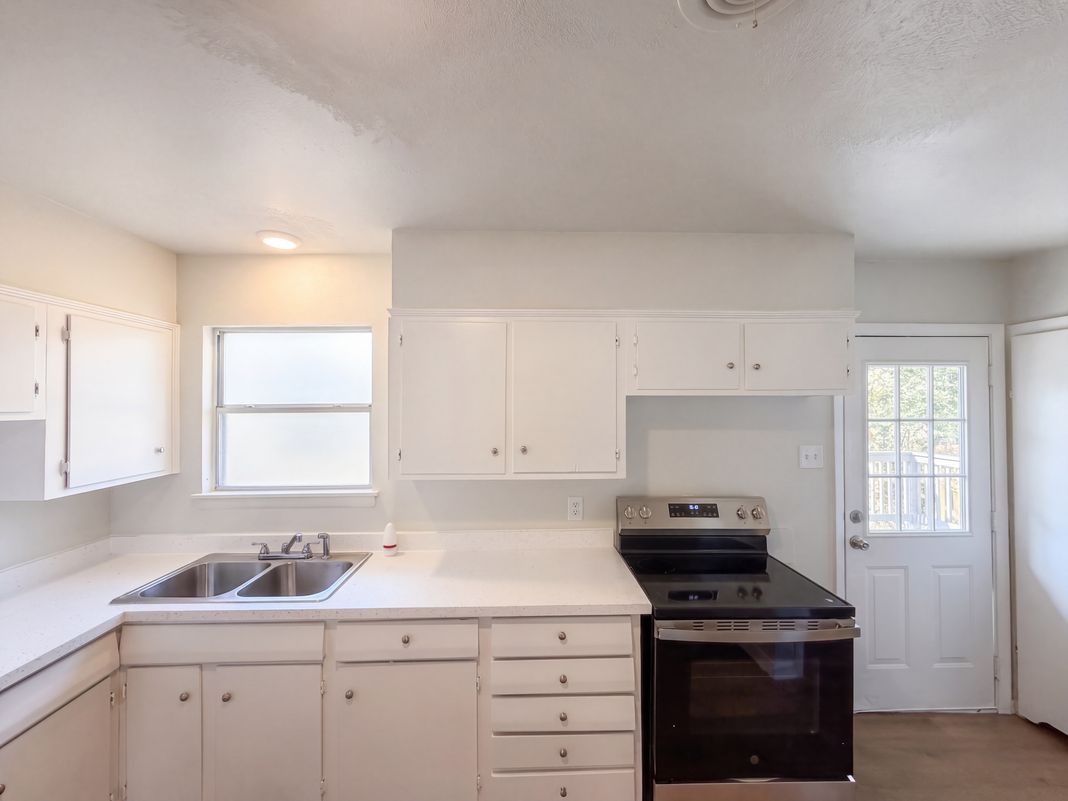Property photo 2 of 8021 Tumbleweed Trl