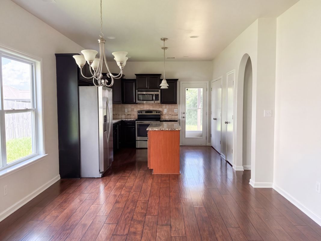 Property photo 2 of 7734 Timber Leaf Ln