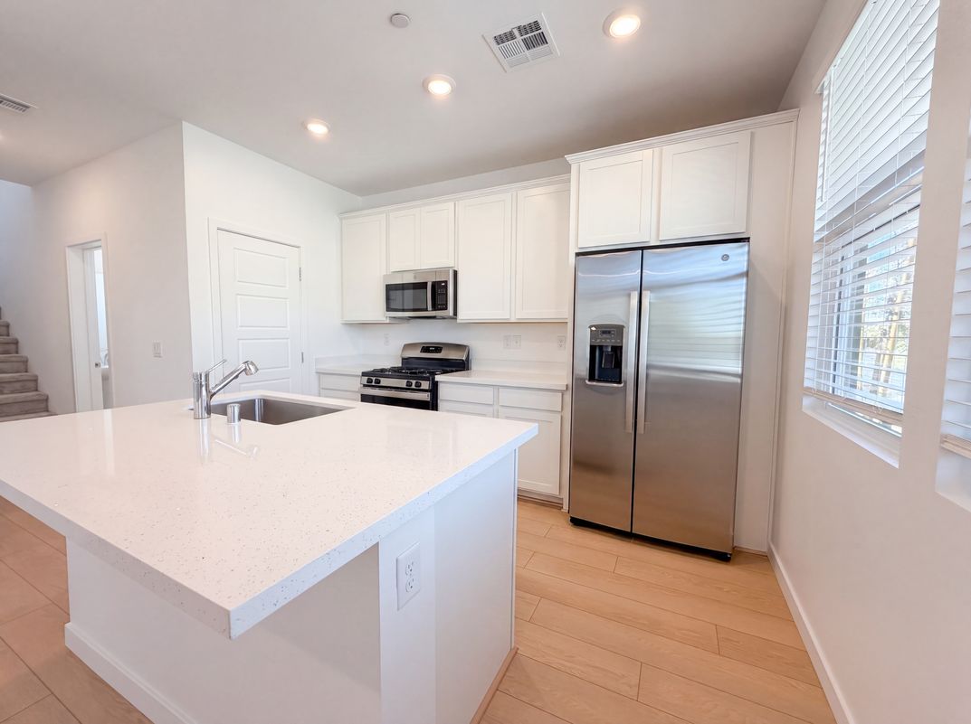 Property photo 2 of 305 Crescent Glow Ln