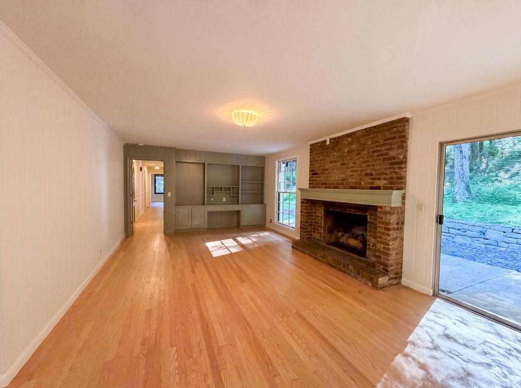 Property photo 3 of 1904 Cromwell Dr