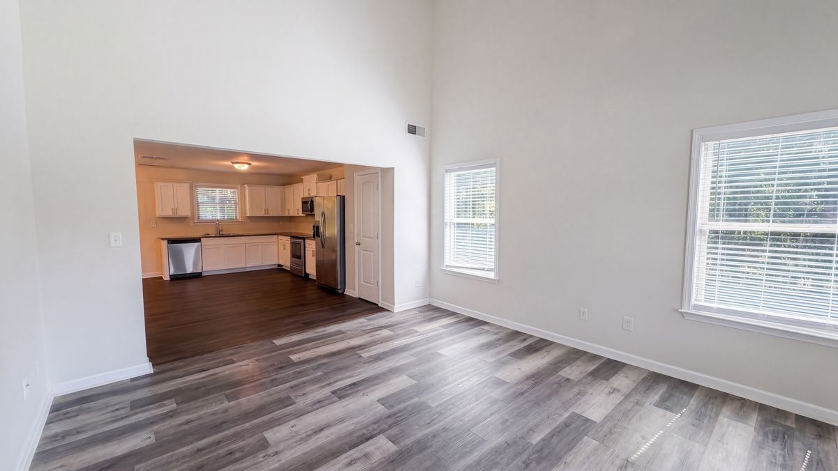 Property photo 3 of 90 Ascott Trce